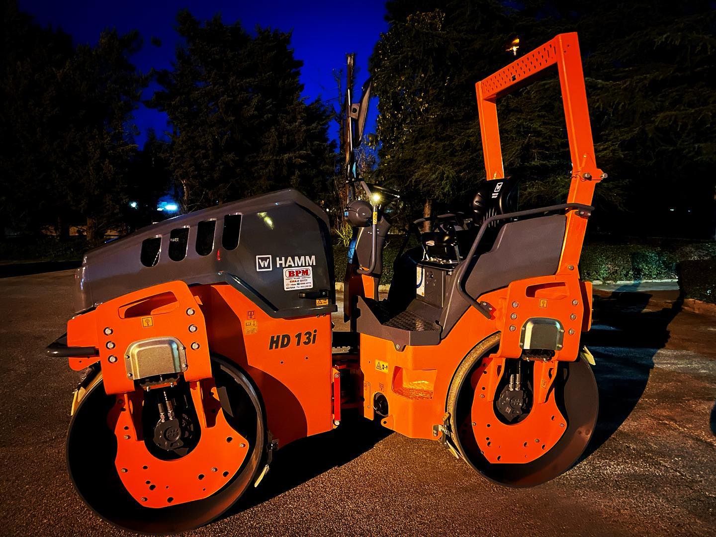 Rullo serie compact. Efficienza ed affidabilità.
#bpmsrl #bpmsrlmatera #power #hamm #hd13 #hd13vv #ontheroad #wirtgengroup #johndeerepower #johndeereconstruction #johndeere #service #news #newarrivals #work #technology #new #newarrivals #start #newadventures #customer #machinery #heavymachinery #heavyequipment #construction #asphalt #earthmoving