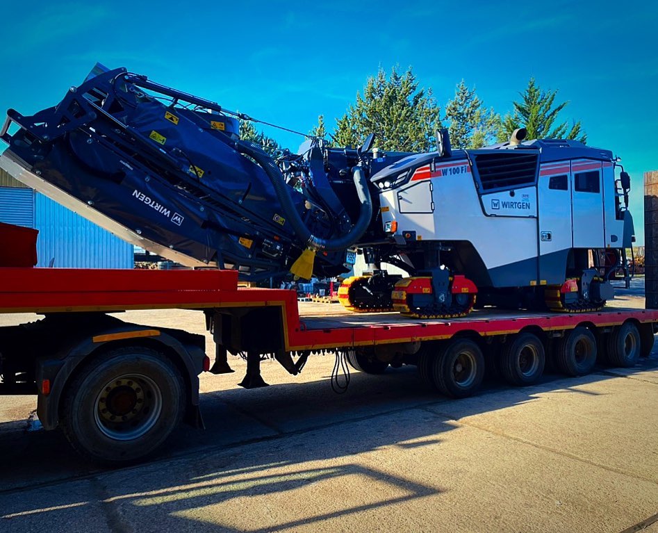 Consegnata nuova W100Fi, tecnologia e potenza senza paragoni. Buona strada.
#ontheroad #fresa #wirtgen #w100fi #serieFi #check #spareparts #original #ricambioriginali #closetoourcustomers #bpmsrl #bpmsrlmatera #power #service #news #newarrivals #work #technology #customer #machinery #heavymachinery #heavyequipment #construction #concrete #asphalt #earthmoving #operator #wirtgengroup #inarrestabile