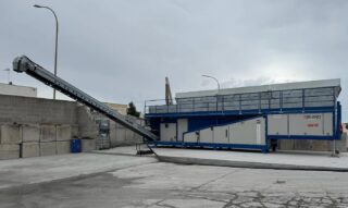 Conglomerato certificato, velocità e qualità ad alti livelli.
Un altro gioiellino arrivato in Puglia.
Impianto Blend mod. A240 con silo orizzontale S026.

Certified conglomerate, speed and quality at high levels.
Another little gem arrived in Puglia.
Blend plant mod. A240 with horizontal silo S026

#bpmsrlmatera #bpmsrl #puglia #blend #blendplants #a240 #s026 #silo